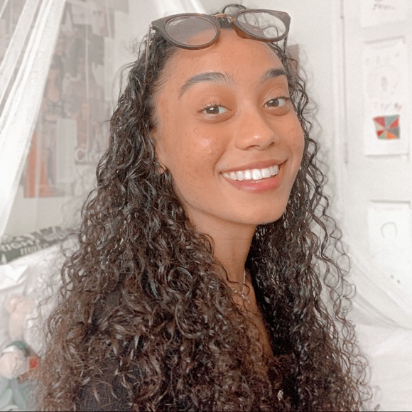 MEET YOUR POSHER - Picture 3 of 4